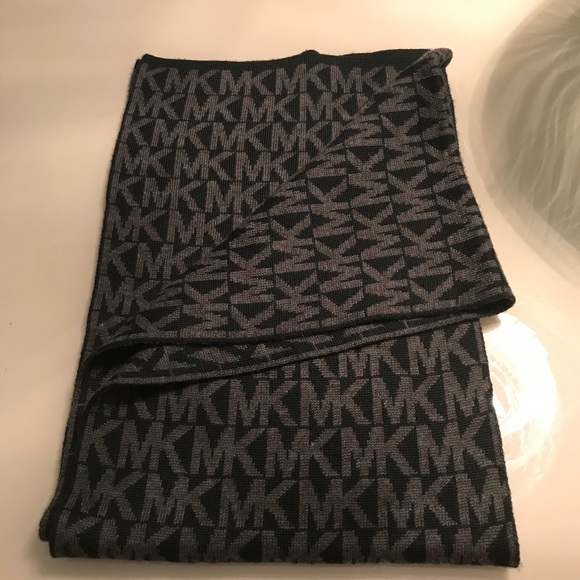 Michael Kors scarf - Picture 2 of 2